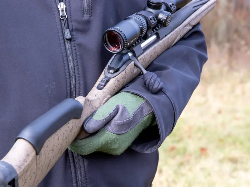 Large bolt knob providing superior grip and control during rapid cycling