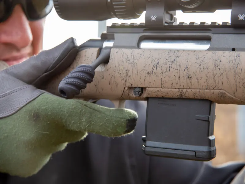 Compact medium bolt knob design for streamlined rifle profile